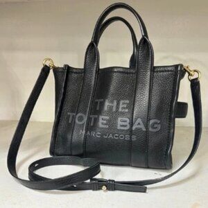 Marc Jacobs Black Medium Tote bag with Structured Design